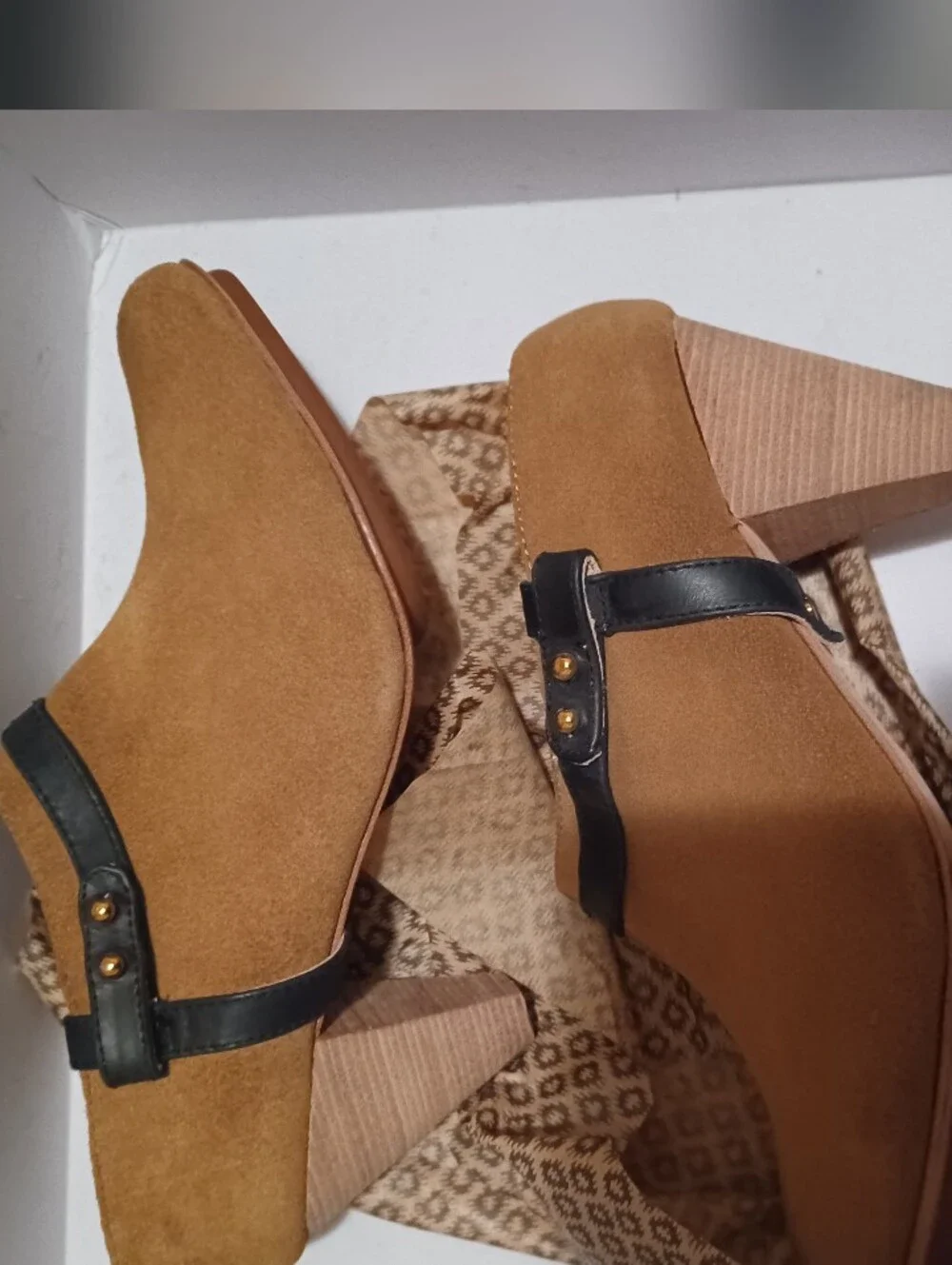 ● Matt Bernson Women's Suede Loafers in Camel Size 6